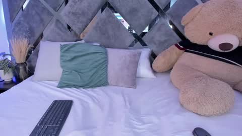 Alice  online show from 01-11-25, 04:03