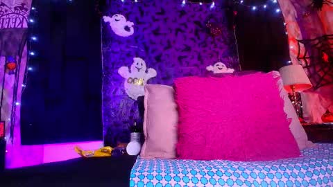 Alicia Kyse  online show from 10-15-25, 03:06