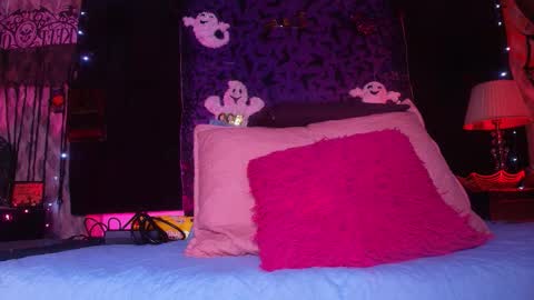 Alicia Kyse  online show from 10-16-25, 03:18