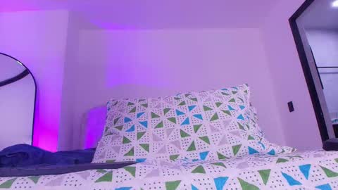 Alicia Kyse  online show from 11-14-25, 03:05