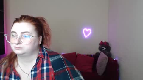 Snapshot of alicia_side_red chatting on 02-10-26, 06:39 Alicia online show from 02-10-26, 06:39