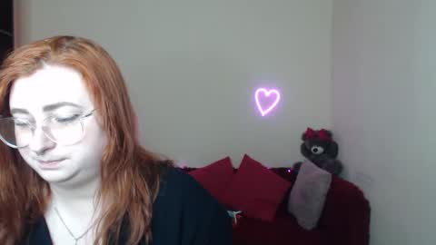 Snapshot of alicia_side_red chatting on 02-17-26, 06:21 Alicia online show from 02-17-26, 06:21