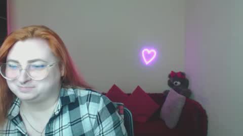 Snapshot of alicia_side_red chatting on 02-19-26, 07:04 Alicia online show from 02-19-26, 07:04