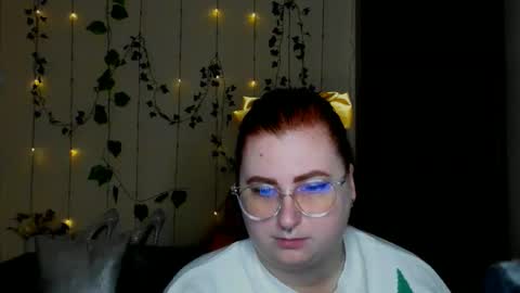 Snapshot of alicia_side_red chatting on 03-16-26, 12:20 Alicia online show from 03-16-26, 12:20