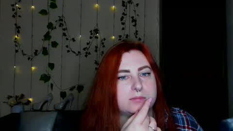 Snapshot of alicia_side_red chatting on 03-17-26, 06:28 Alicia online show from 03-17-26, 06:28