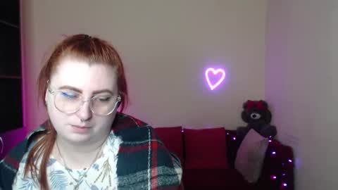 Snapshot of alicia_side_red chatting on 03-25-26, 06:52 Alicia online show from 03-25-26, 06:52