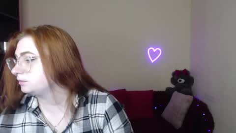 Snapshot of alicia_side_red chatting on 04-02-26, 05:27 Alicia online show from 04-02-26, 05:27