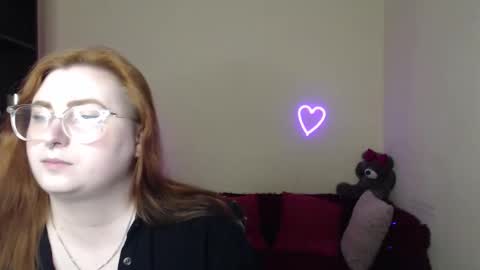 Snapshot of alicia_side_red chatting on 04-05-26, 05:26 Alicia online show from 04-05-26, 05:26