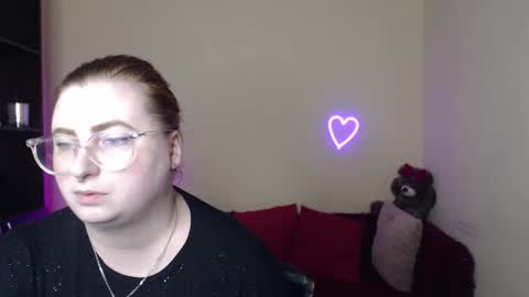 Snapshot of alicia_side_red chatting on 04-06-26, 11:22 Alicia online show from 04-06-26, 11:22