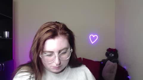 Snapshot of alicia_side_red chatting on 04-10-26, 07:13 Alicia online show from 04-10-26, 07:13