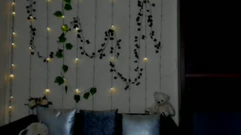 Snapshot of alicia_side_red chatting on 04-12-26, 05:23 Alicia online show from 04-12-26, 05:23