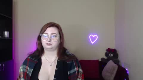 Snapshot of alicia_side_red chatting on 04-14-26, 06:08 Alicia online show from 04-14-26, 06:08