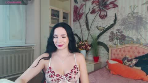 Veronica online show from 12-17-24, 12:54