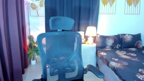 Snapshot of aliciacum chatting on 10-30-25, 02:02 aliciacum online show from 10-30-25, 02:02