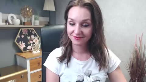 Snapshot of alicialux chatting on 12-17-24, 04:21 Alicia online show from 12-17-24, 04:21