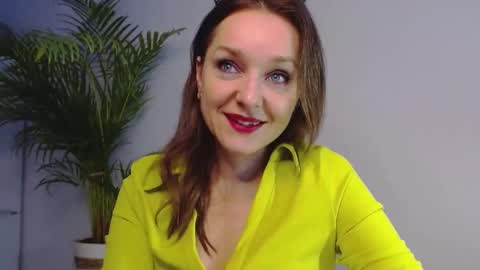 Snapshot of alicialux chatting on 01-06-25, 08:03 Alicia online show from 01-06-25, 08:03