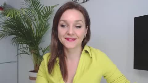 Snapshot of alicialux chatting on 01-07-25, 11:16 Alicia online show from 01-07-25, 11:16