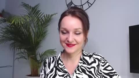 Snapshot of alicialux chatting on 01-08-25, 07:55 Alicia online show from 01-08-25, 07:55