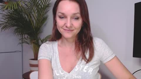 Snapshot of alicialux chatting on 01-09-25, 10:52 Alicia online show from 01-09-25, 10:52