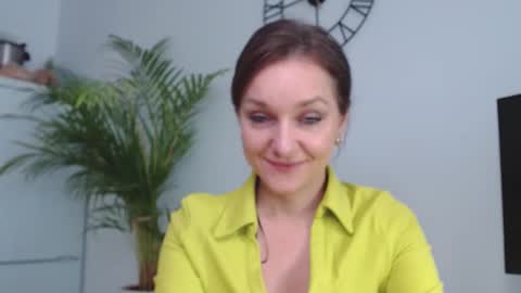 Snapshot of alicialux chatting on 01-13-25, 10:58 Alicia online show from 01-13-25, 10:58