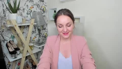 Snapshot of alicialux chatting on 01-21-25, 06:02 Alicia online show from 01-21-25, 06:02