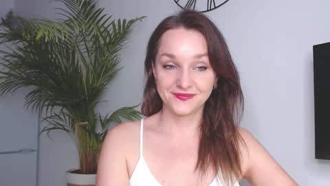 Snapshot of alicialux chatting on 01-22-25, 11:01 Alicia online show from 01-22-25, 11:01