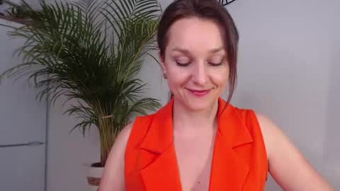 Snapshot of alicialux chatting on 02-06-25, 11:21 Alicia online show from 02-06-25, 11:21