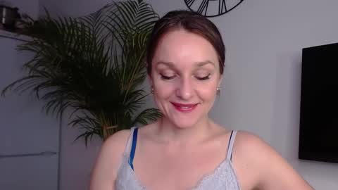 Snapshot of alicialux chatting on 02-07-25, 03:08 Alicia online show from 02-07-25, 03:08