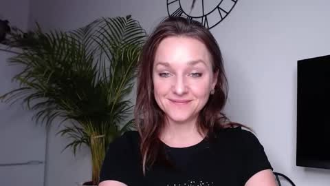 Snapshot of alicialux chatting on 02-10-25, 06:35 Alicia online show from 02-10-25, 06:35