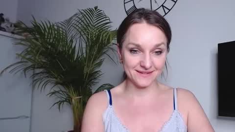 Snapshot of alicialux chatting on 02-12-25, 07:24 Alicia online show from 02-12-25, 07:24