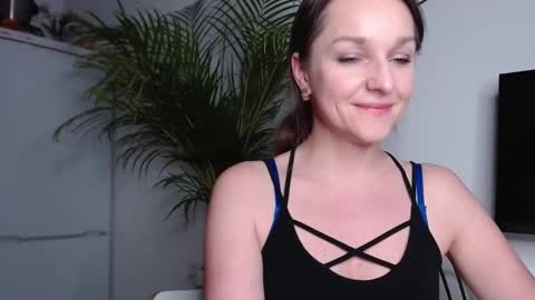 Snapshot of alicialux chatting on 02-13-25, 06:05 Alicia online show from 02-13-25, 06:05