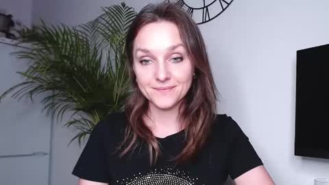 Snapshot of alicialux chatting on 02-18-25, 05:21 Alicia online show from 02-18-25, 05:21