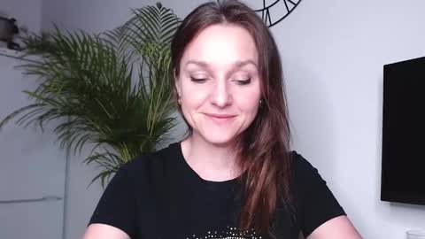 Snapshot of alicialux chatting on 02-18-25, 08:25 Alicia online show from 02-18-25, 08:25