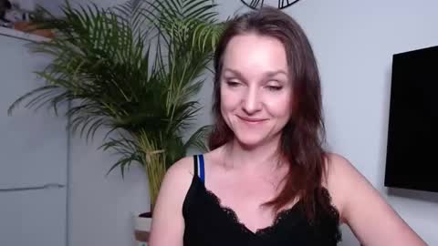 Snapshot of alicialux chatting on 02-19-25, 06:32 Alicia online show from 02-19-25, 06:32