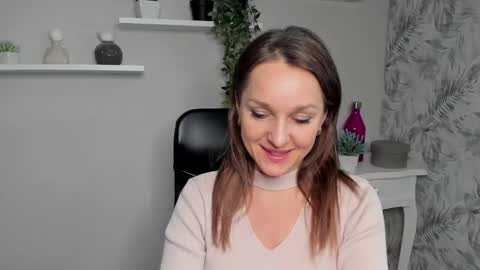 Snapshot of alicialux chatting on 02-20-25, 06:02 Alicia online show from 02-20-25, 06:02