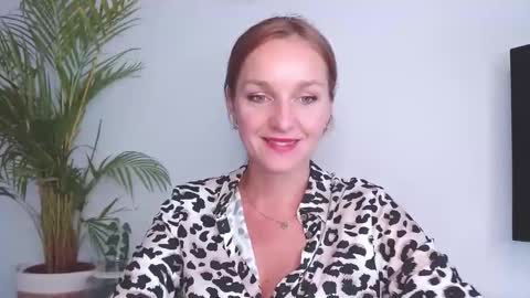 Snapshot of alicialux chatting on 09-12-25, 05:51 Alicia online show from 09-12-25, 05:51