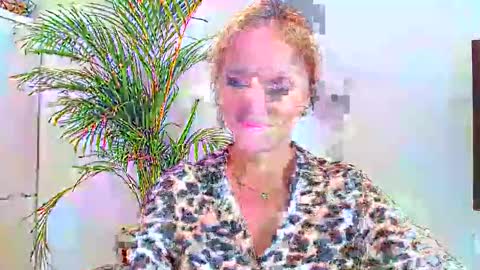 Snapshot of alicialux chatting on 10-14-25, 01:23 Alicia online show from 10-14-25, 01:23