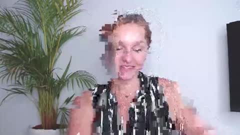 Snapshot of alicialux chatting on 10-16-25, 01:23 Alicia online show from 10-16-25, 01:23