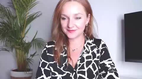 Snapshot of alicialux chatting on 10-23-25, 06:39 Alicia online show from 10-23-25, 06:39