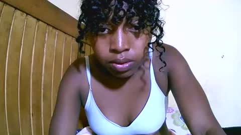 Snapshot of alicianah chatting on 11-11-25, 08:36 alicianah online show from 11-11-25, 08:36