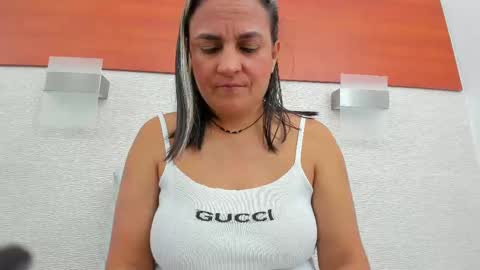 im tutti online show from 11-18-25, 02:06