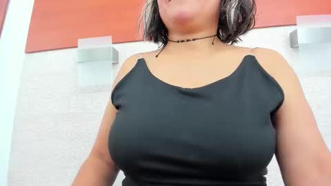 im tutti online show from 12-18-25, 02:06