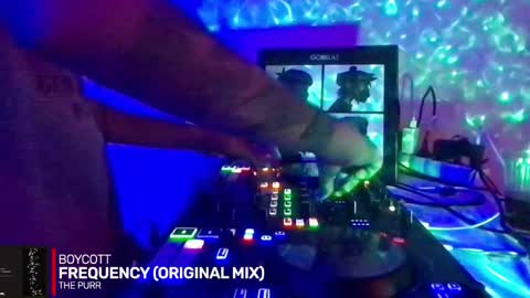 Snapshot of alien8720 chatting on 10-27-25, 06:45 busco rockera online show from 10-27-25, 06:45