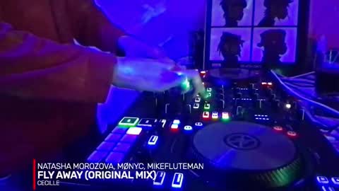 Snapshot of alien8720 chatting on 11-18-25, 07:07 busco rockera online show from 11-18-25, 07:07