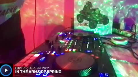 Snapshot of alien8720 chatting on 11-22-25, 06:51 busco rockera online show from 11-22-25, 06:51