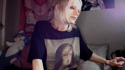 Snapshot of alien_bella chatting on 02-22-26, 12:45 Alien Bella online show from 02-22-26, 12:45