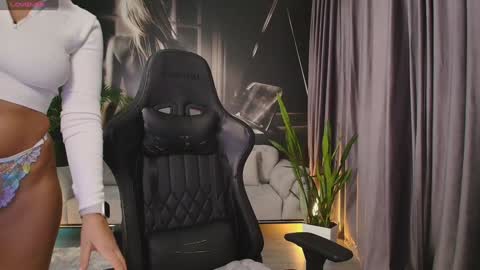 Snapshot of aliessia chatting on 10-15-25, 01:22 Aliessia online show from 10-15-25, 01:22