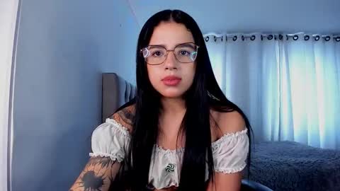 aliice_walker_ online show from 11-25-25, 05:57