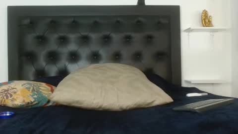 alika_jonhson_ online show from 10-29-25, 09:22