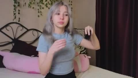 Snapshot of alikasocute chatting on 10-27-25, 03:32 alikasocute online show from 10-27-25, 03:32